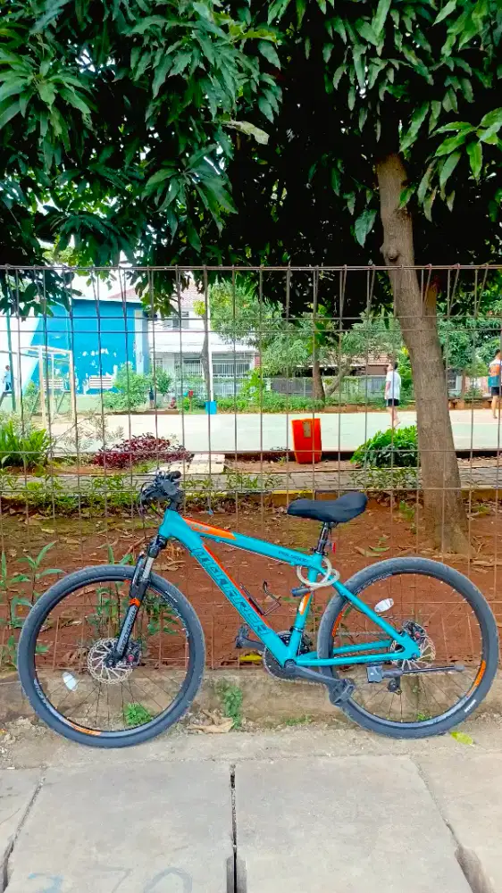 Polygon Monarch M3 + Helm, gembok, bel, tatakan jok