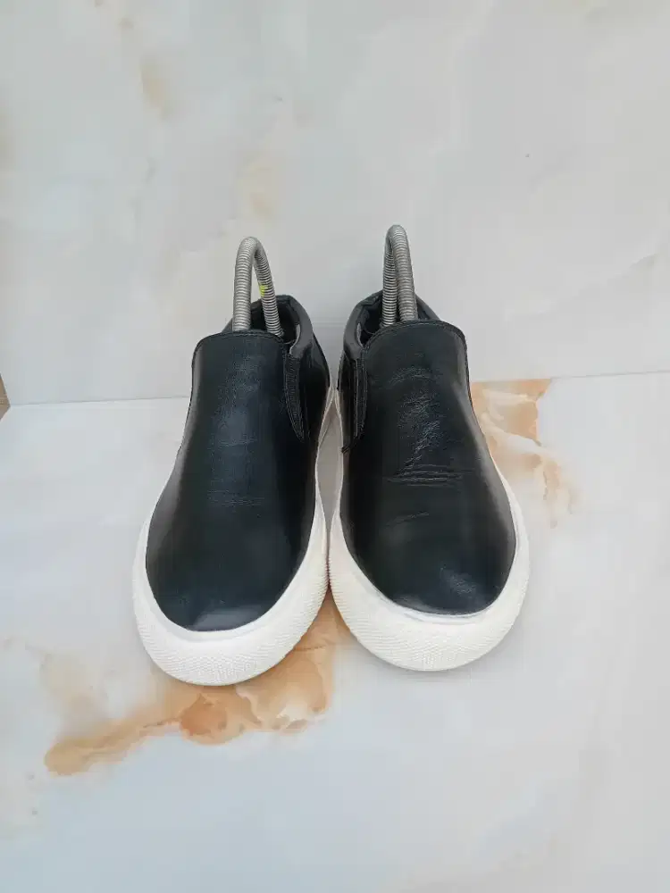 Sepatu cet . Brand supercool decode