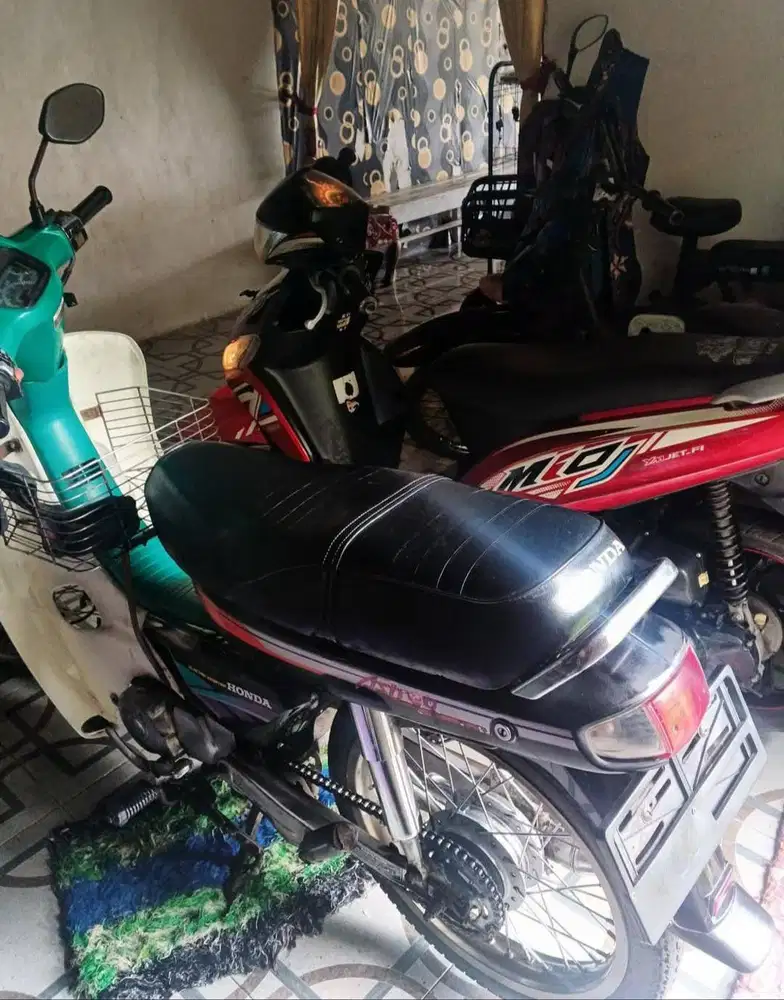 Honda astrea Grand Bulus istimewa full original body Utuh, mesin ori