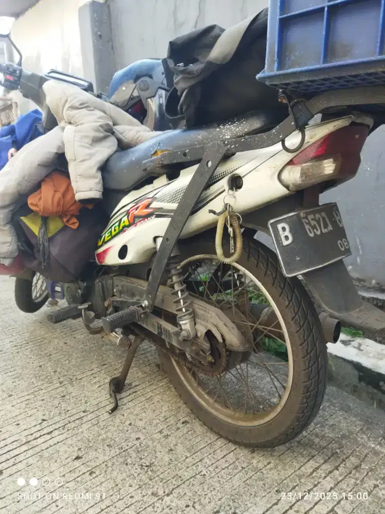 Motor vega r anak tahun 2004