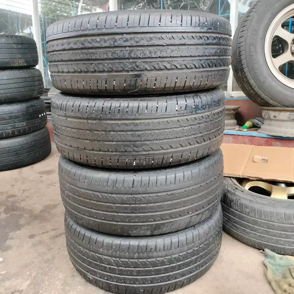 Ban Goodyear 205/55 R16 kondisi 80% 2022 4pcs