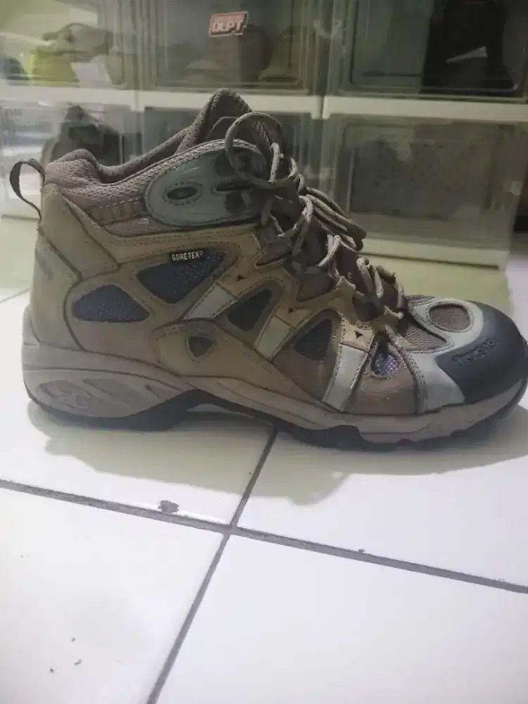 Sepatu Treksta Gore-tex original Size:44/28cm