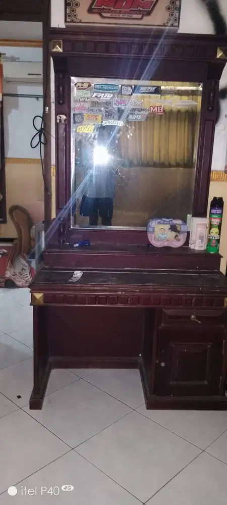 borongan lemari kuno dan meja antik kayu jati kuno