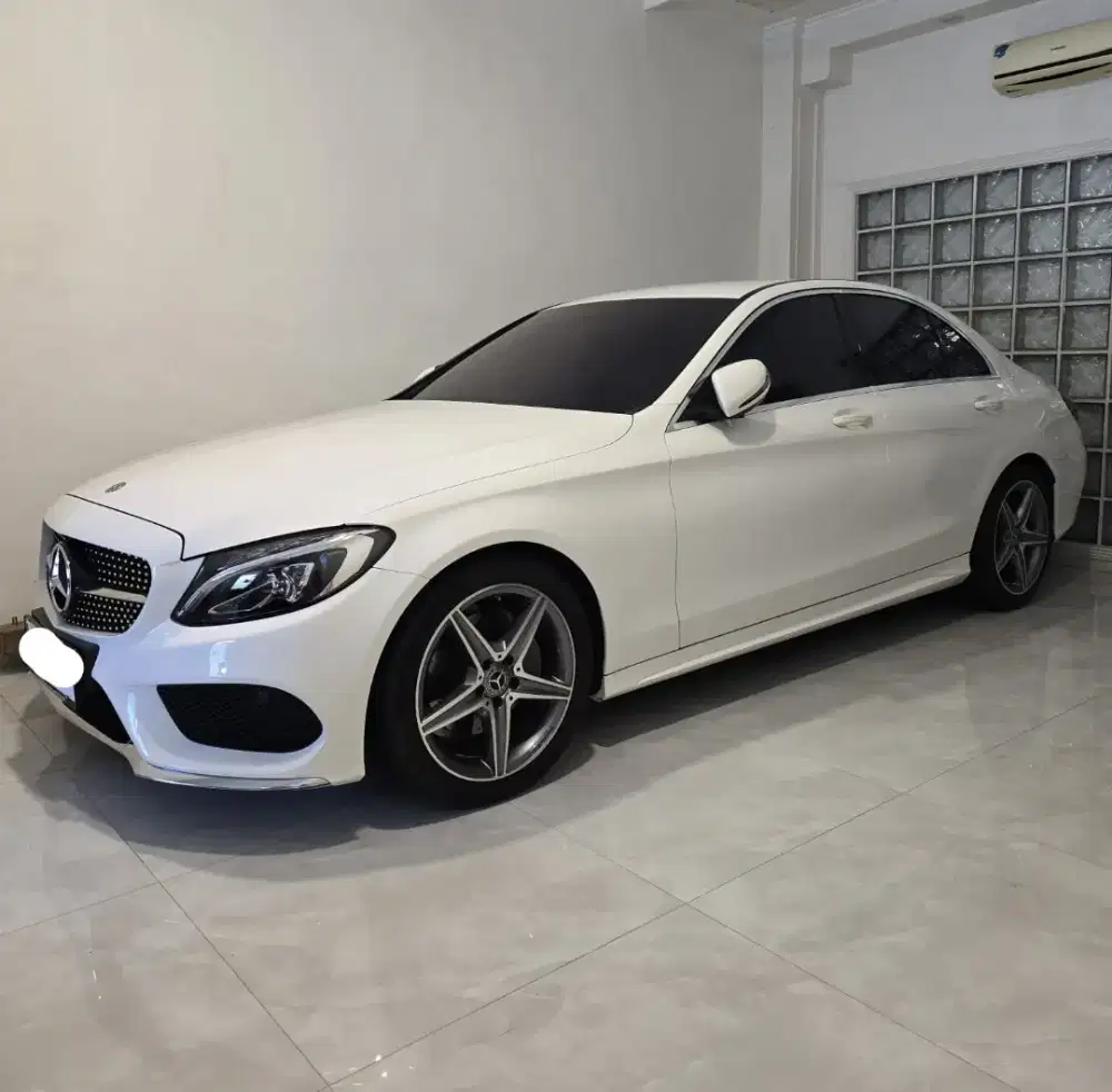 SUPER LOW ODO!! C200 2017 AMG 3RB MILES!!