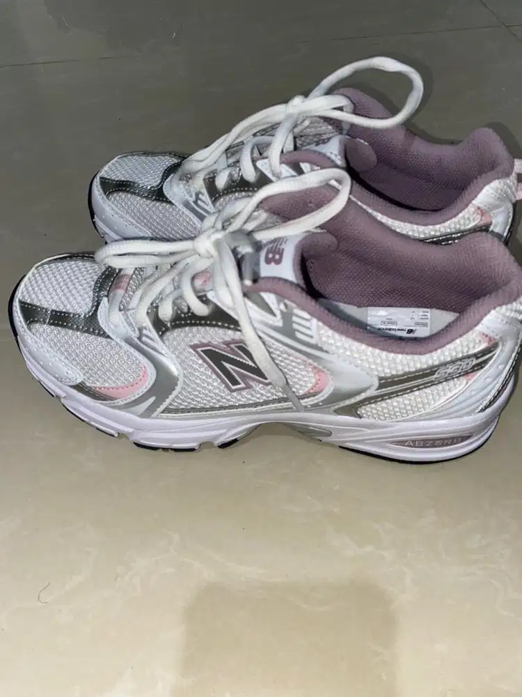 Used like new New balance 530 white/white Ukuran: Us 4.5 Uk 4 Eur 37