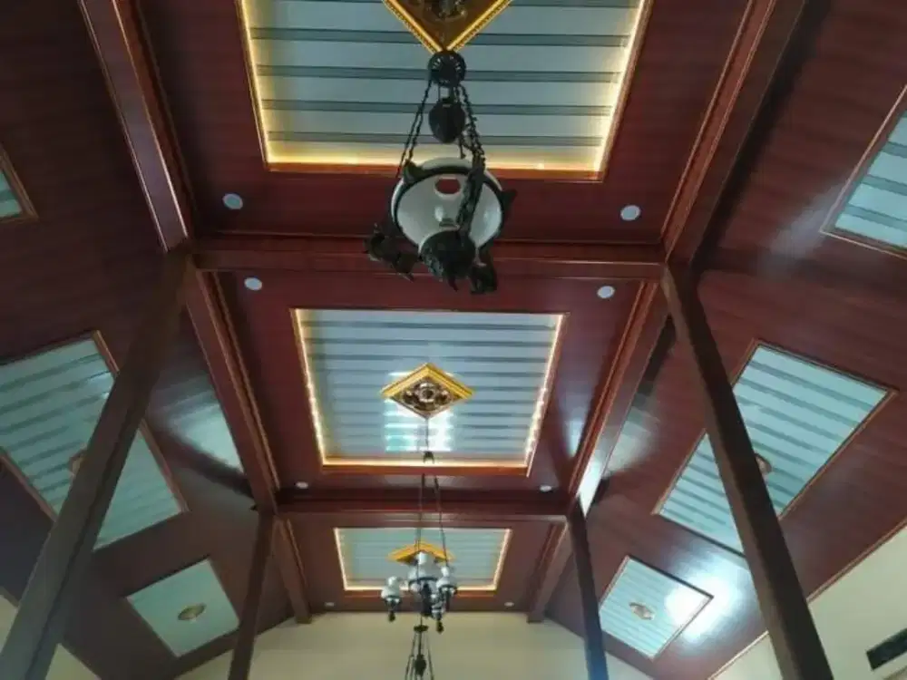 Plafon PVC terpasang dan rangka atap baja ringan