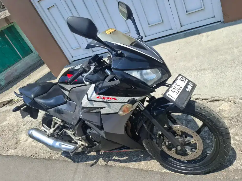Honda CBR 2015 black
