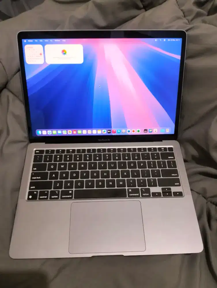 Jual MacBook Air M1 8/256GB