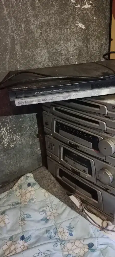 Mini compo dan DVD player