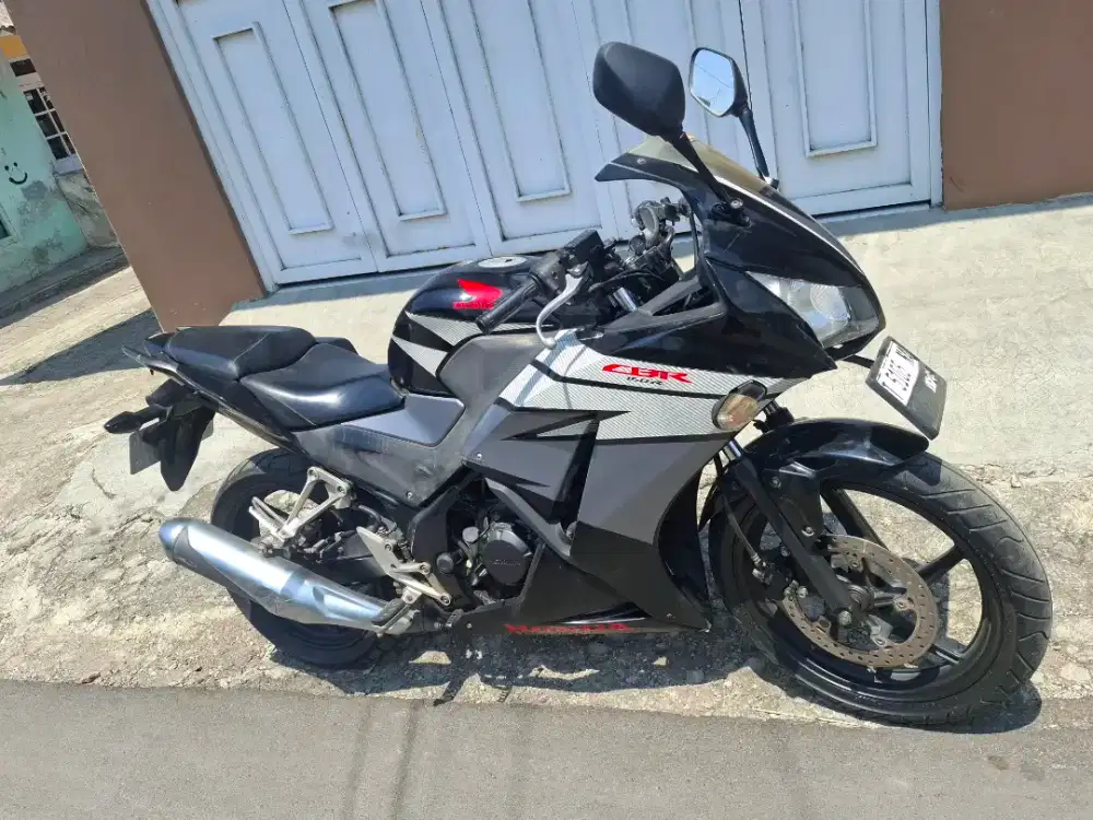 Honda CBR plat T