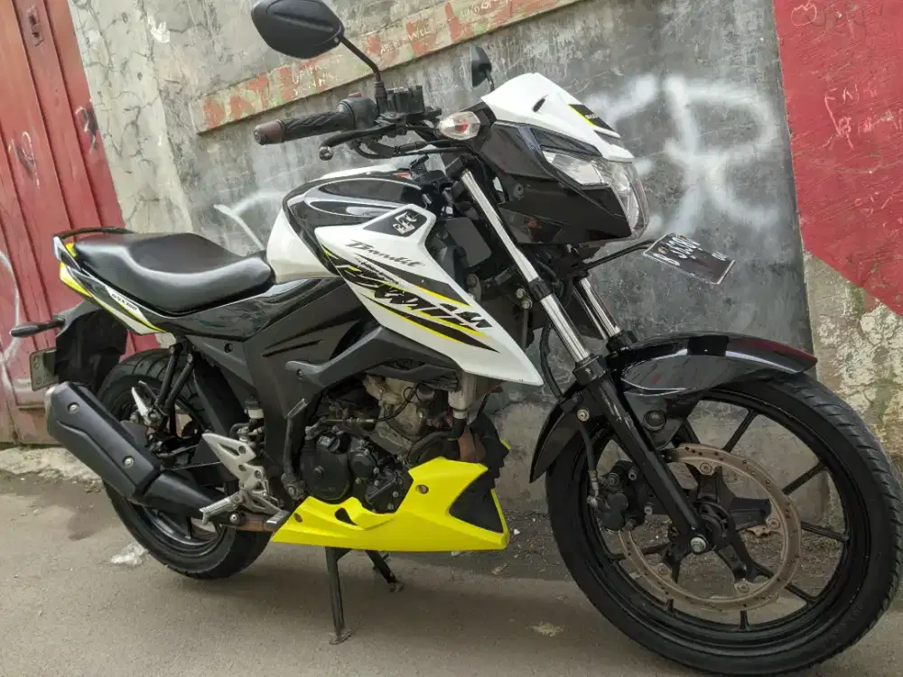 Suzuki bandit 2018 warna putih kuning