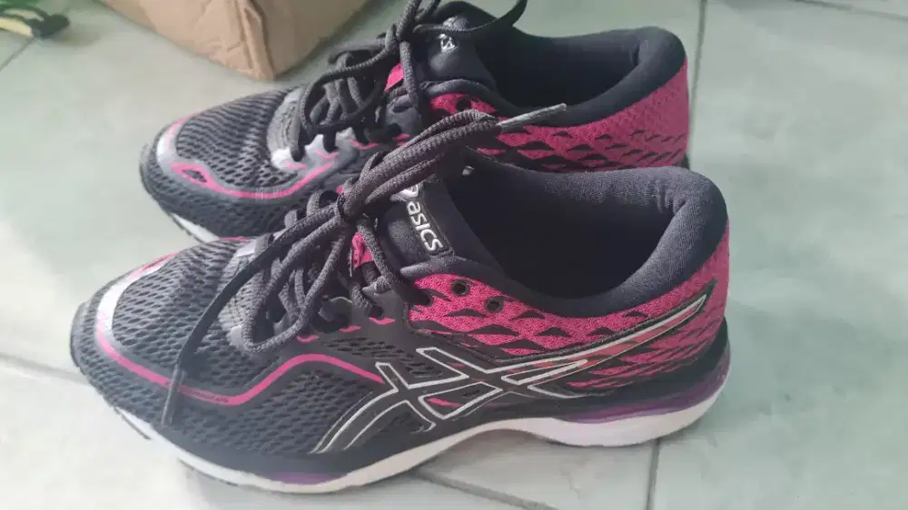 asics size 37,5