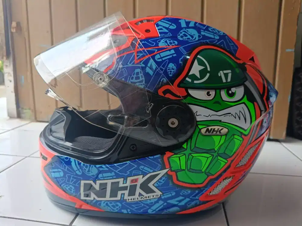 Helm full face nhk gp pro karel abraham