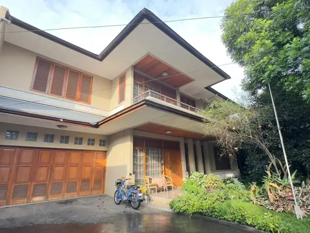 Rumah Mewah Classic 2 lantai di Sukaluyu harga masih bisa nego