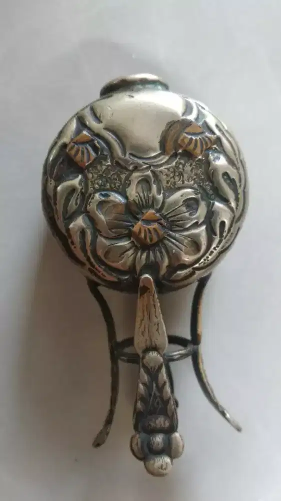 Calebase Antik Lapis emas hiasan kembangnya