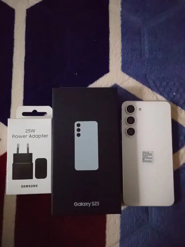 SAMSUNG S23 regular cream colour and 8/256gb storage