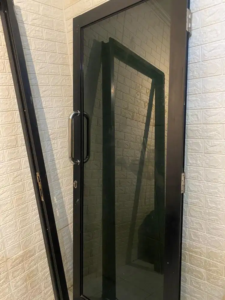 Di jual pintu kaca