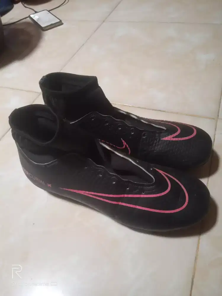 Sepatu bola bekas mercurial