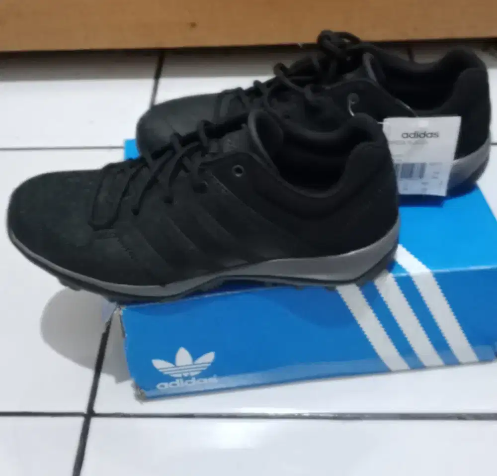 Sepatu Adidas Daroga Plus Lea Original