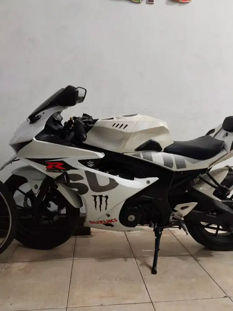Suzuki gsx r150 dijual