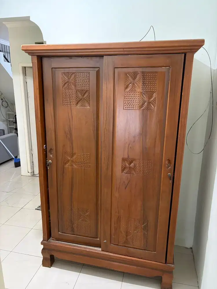 Lemari Jati Asli – Kokoh, Muat Banyak, Siap Pakai