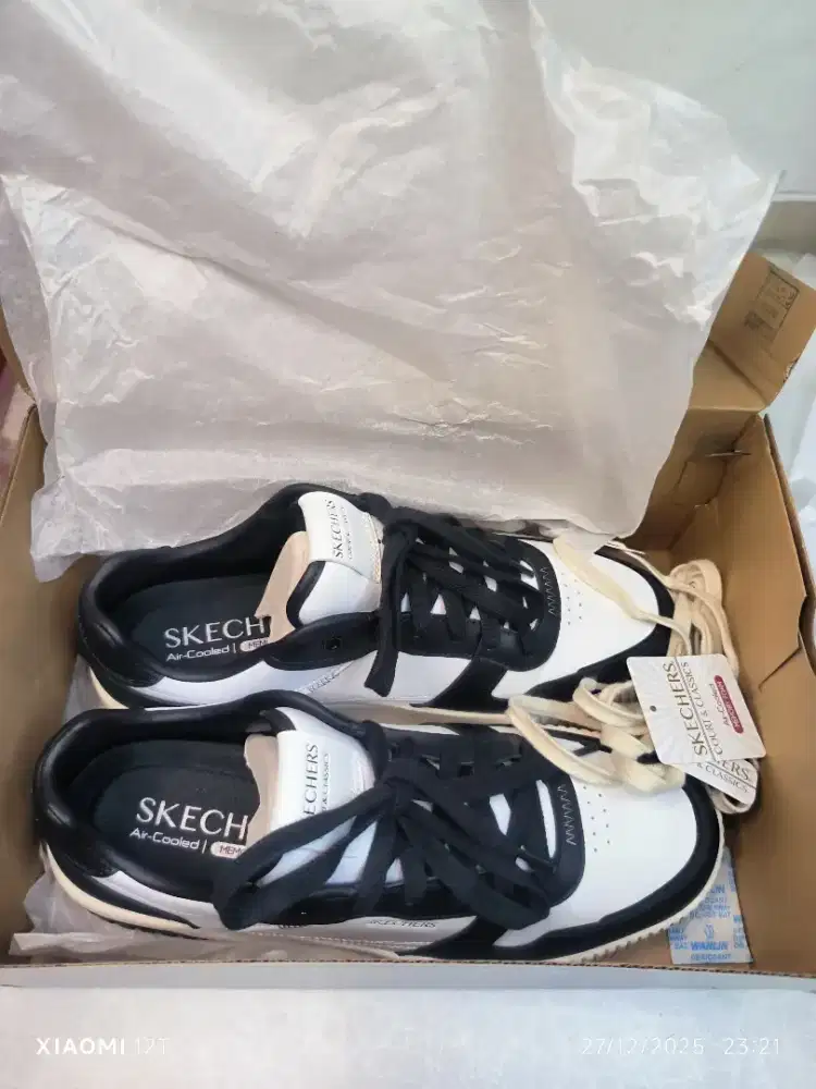 Sepatu Skechers jade strane casual ukuran 42