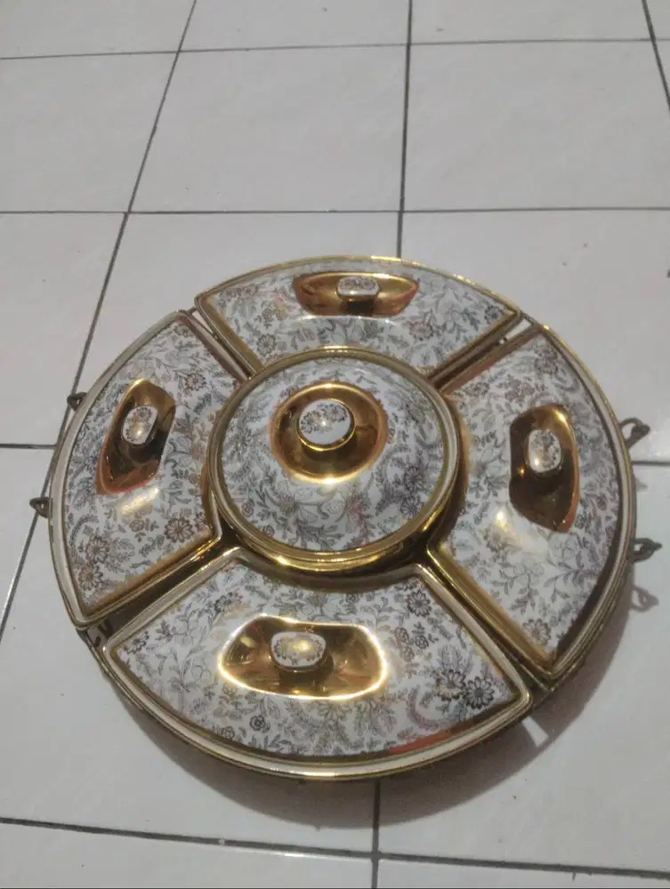 Mangkok keramik prasmanan