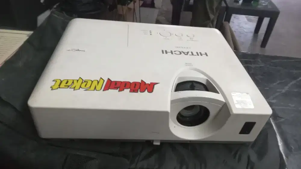 PROYEKTOR INFOKUS HITACHI