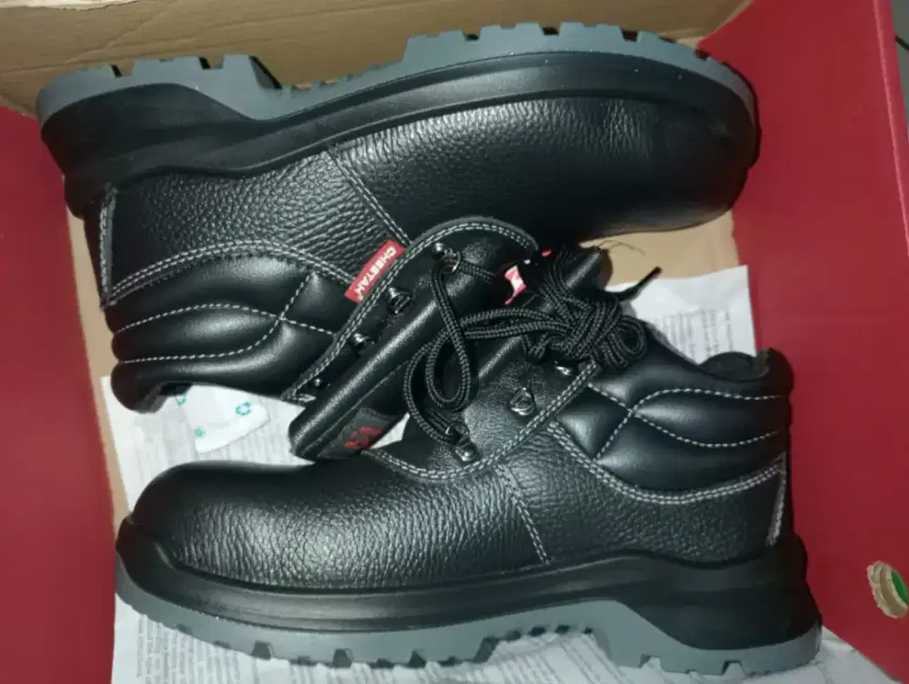 Sepatu sefty cheetah