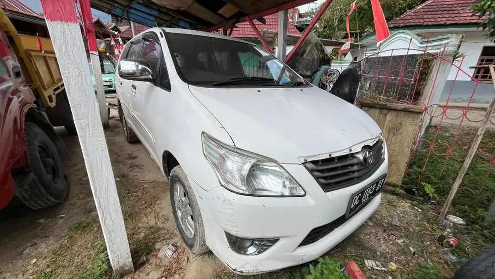 Kijang Innova 2011