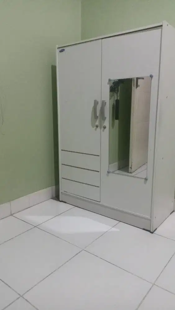 Lemari Pakaian Multifungsi