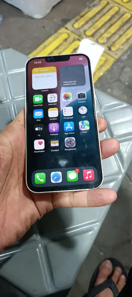 Iphone 13.  128 gb ibox