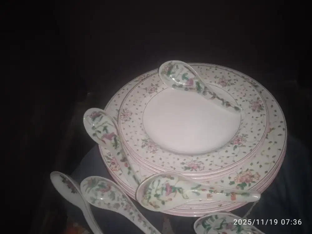 Piring asli England antik dan sendok