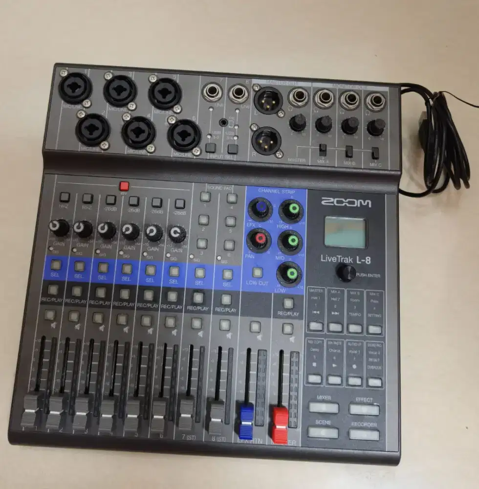 Mixer Zoom L8 like new