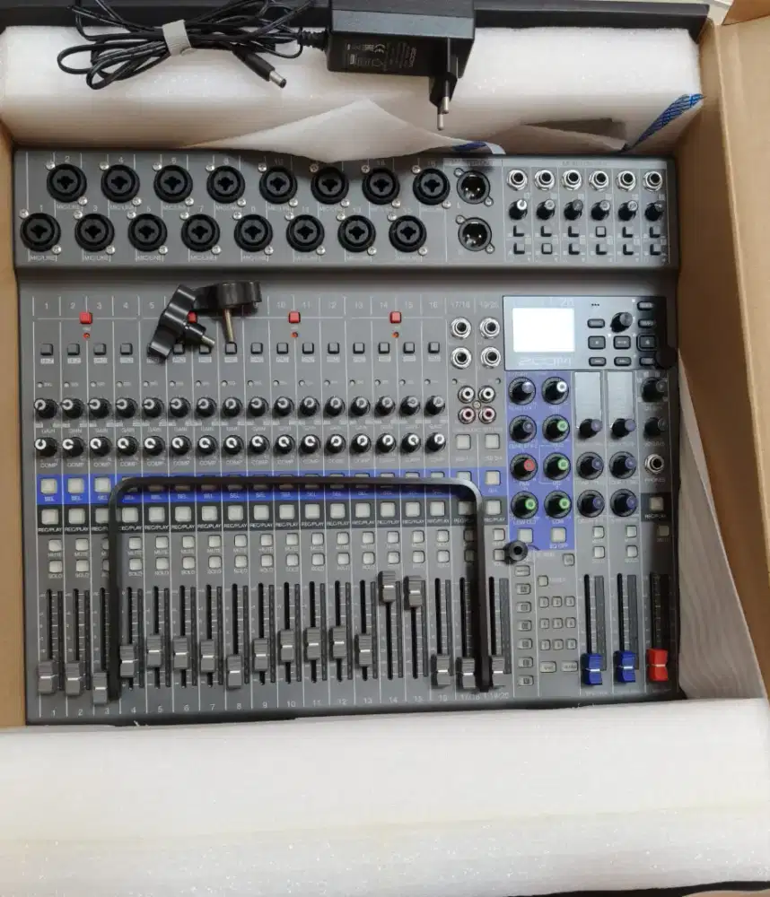 Mixer Zoom L20 Like New