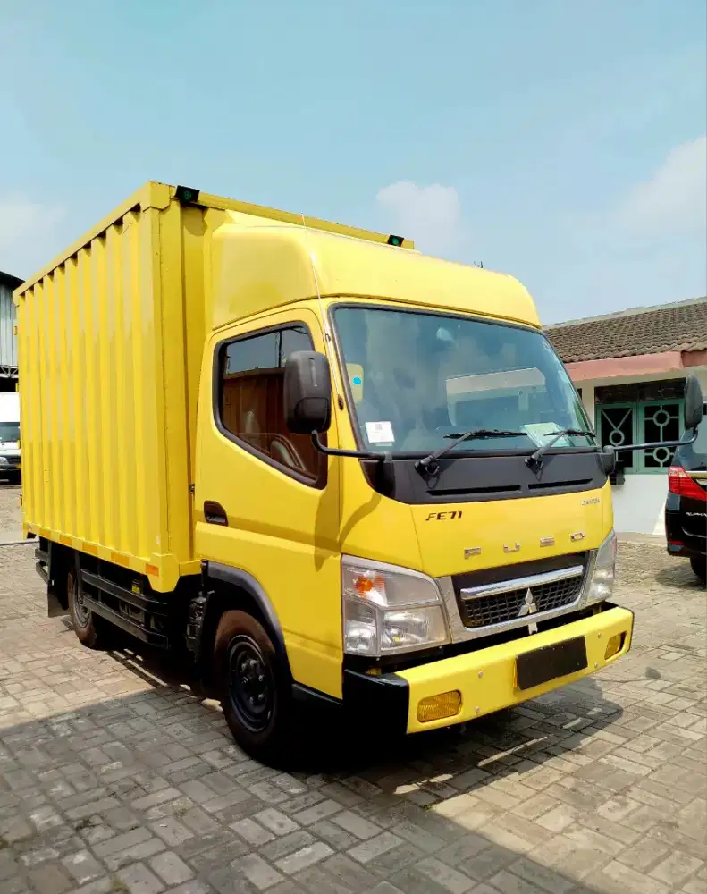 MITSUBISHI COLT DIESEL CANTER 4 BAN BOX KONDISI ISTIMEWA SEPERTI BARU