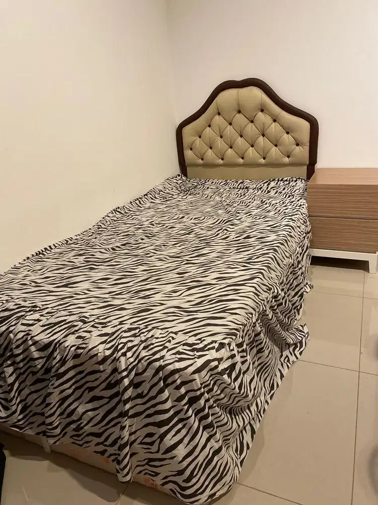 Kasur Single Bed King Koil 1 set, free bedside table