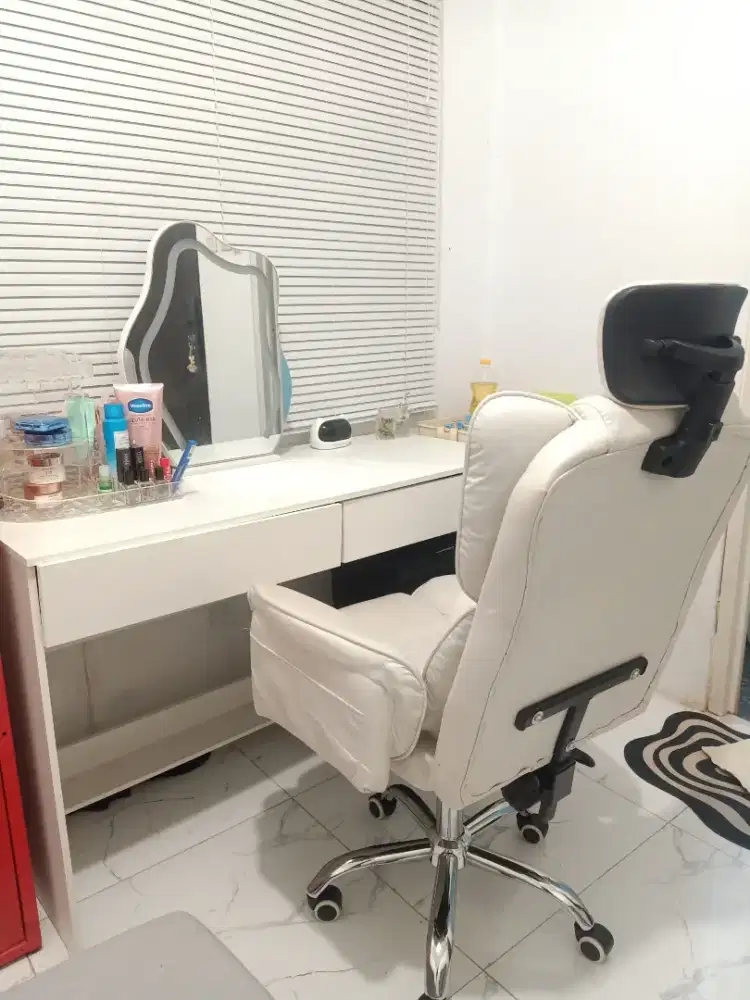 Jual cepat meja rias dan kursi kerja
