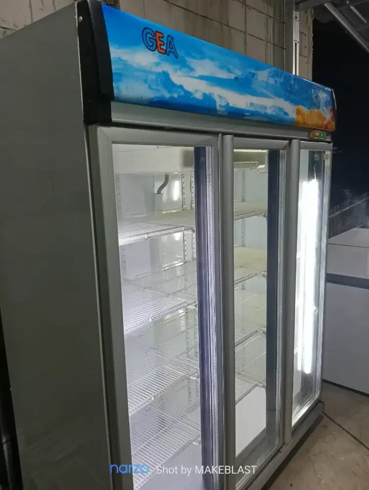 showcase GEA EXPO 3 PINTU