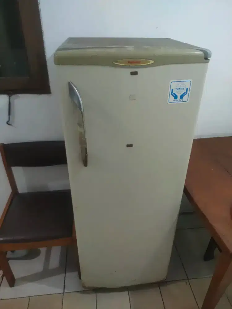 Di jual kulkas merk national