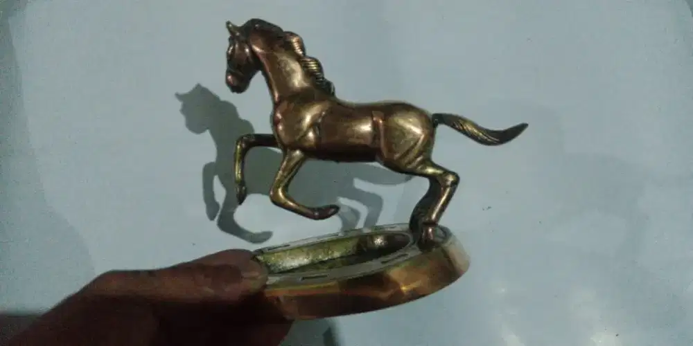 ASBAK PATUNG KUDA DARI LOGAM