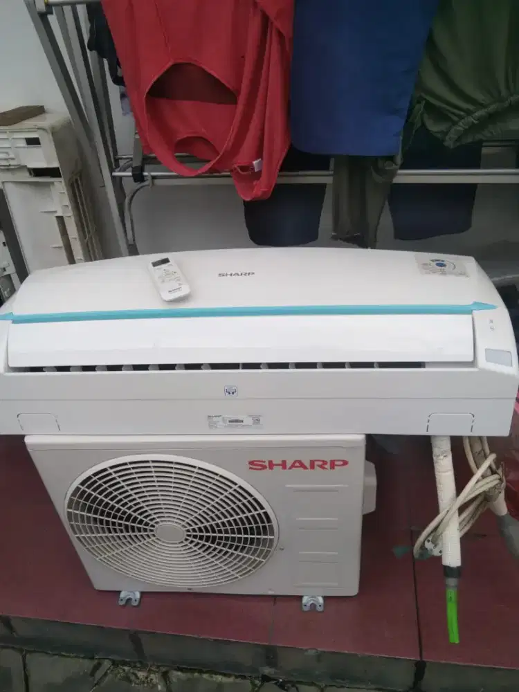 D jual ac sharp 1/2 pk r32 sama pasang dan pipa 3 meter