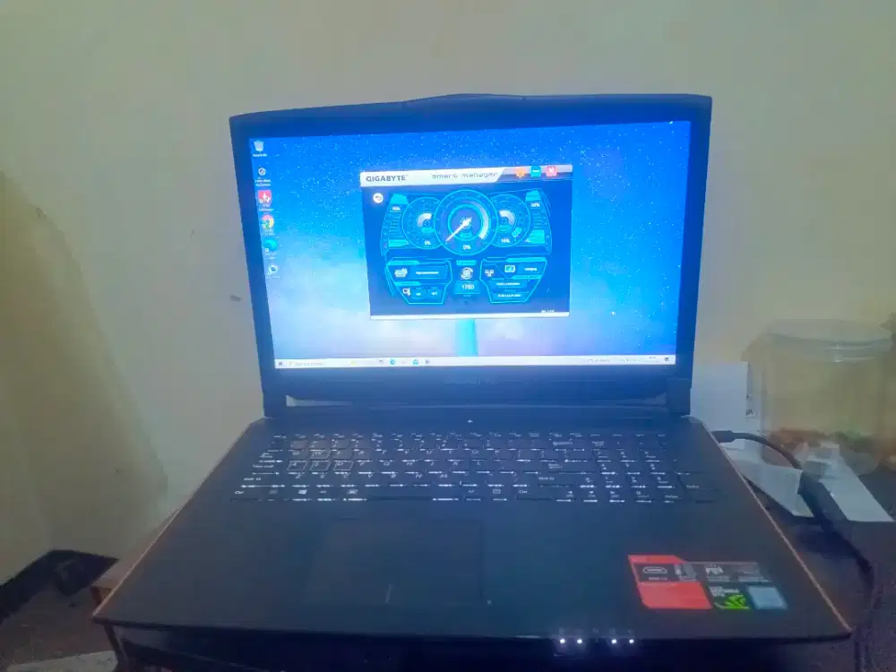 Laptop gigabyte 17.3inch 2k 120hz i7 7700hq gtx 1070 vram 8gb ram 16gb