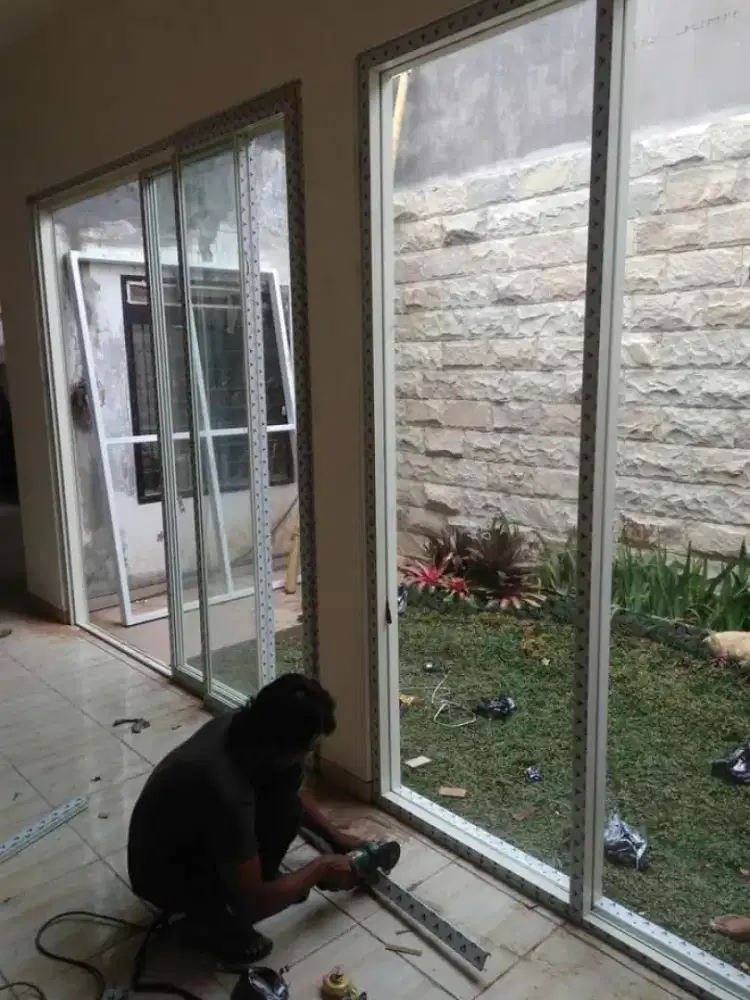 Pintu sleding almunium kaca