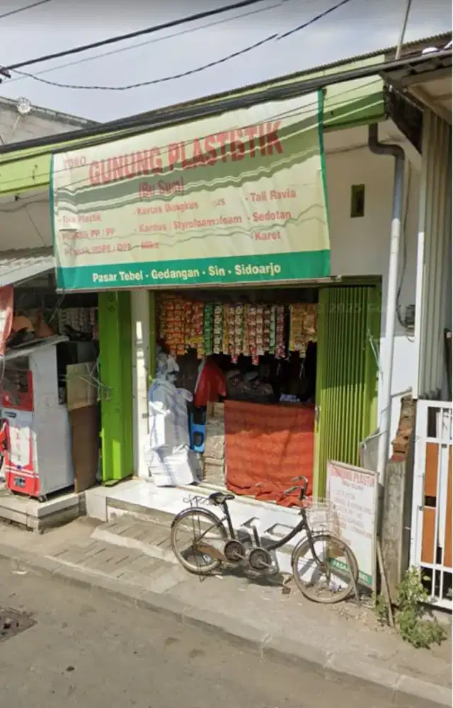 Pegawai toko plastik