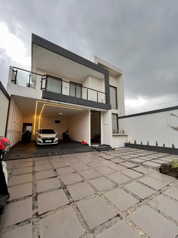 Rumah Mewah View Sawah Dilengkapi Kolam Renang Pribadi