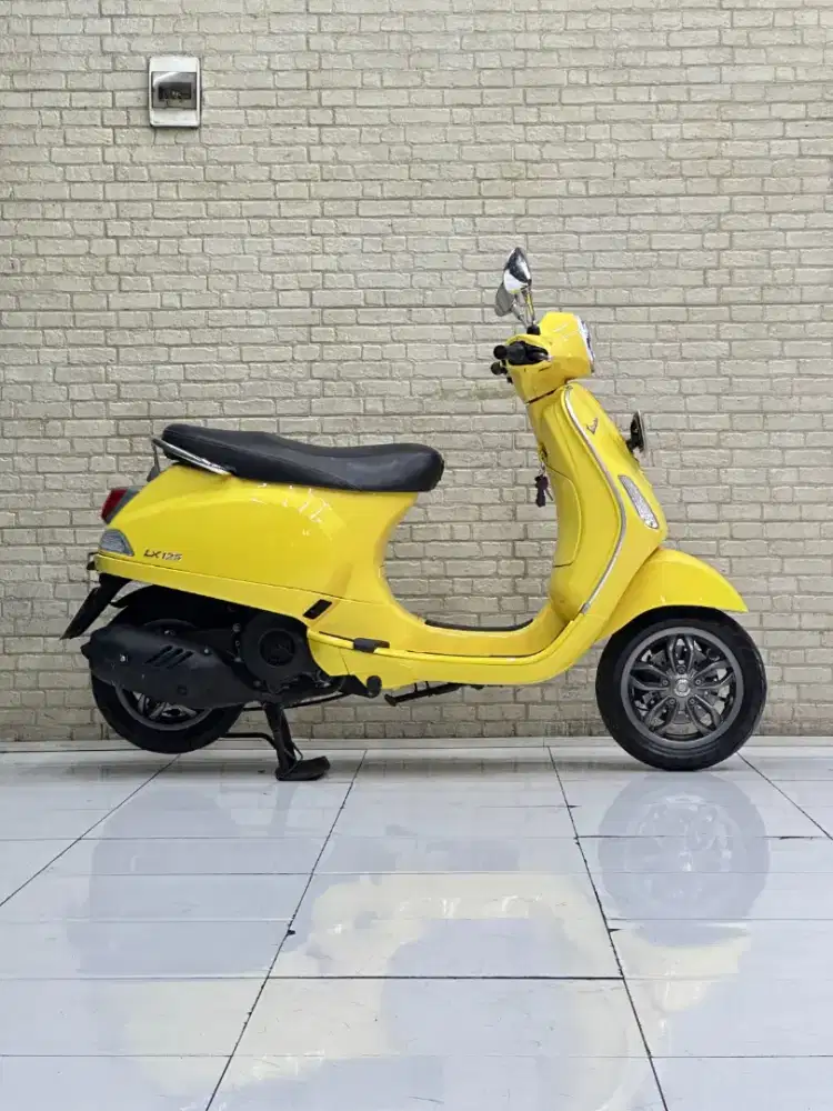 Promo Akhir Tahun Dp 2 JT! Vespa Matic LX125 Yellow Sol