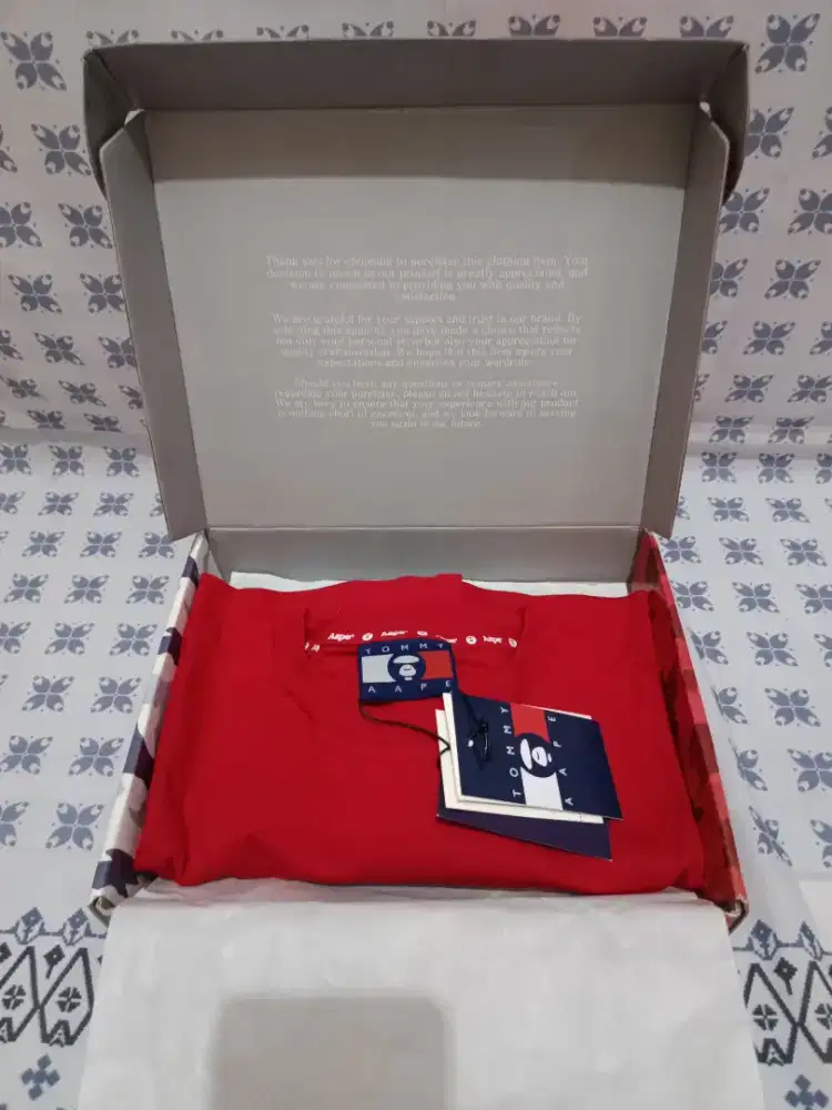 Kaos Tommy Aape