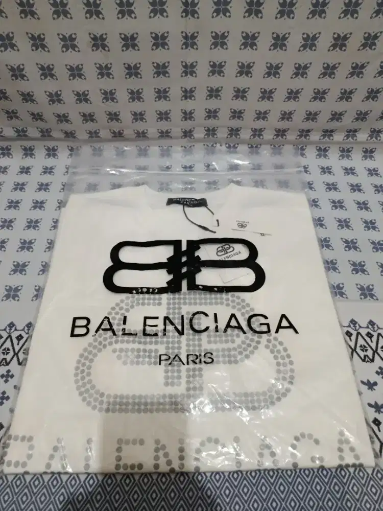 Kaos Balenciaga White Murah