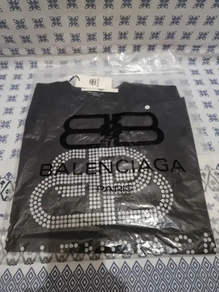 Kaos Balenciaga Black Murah